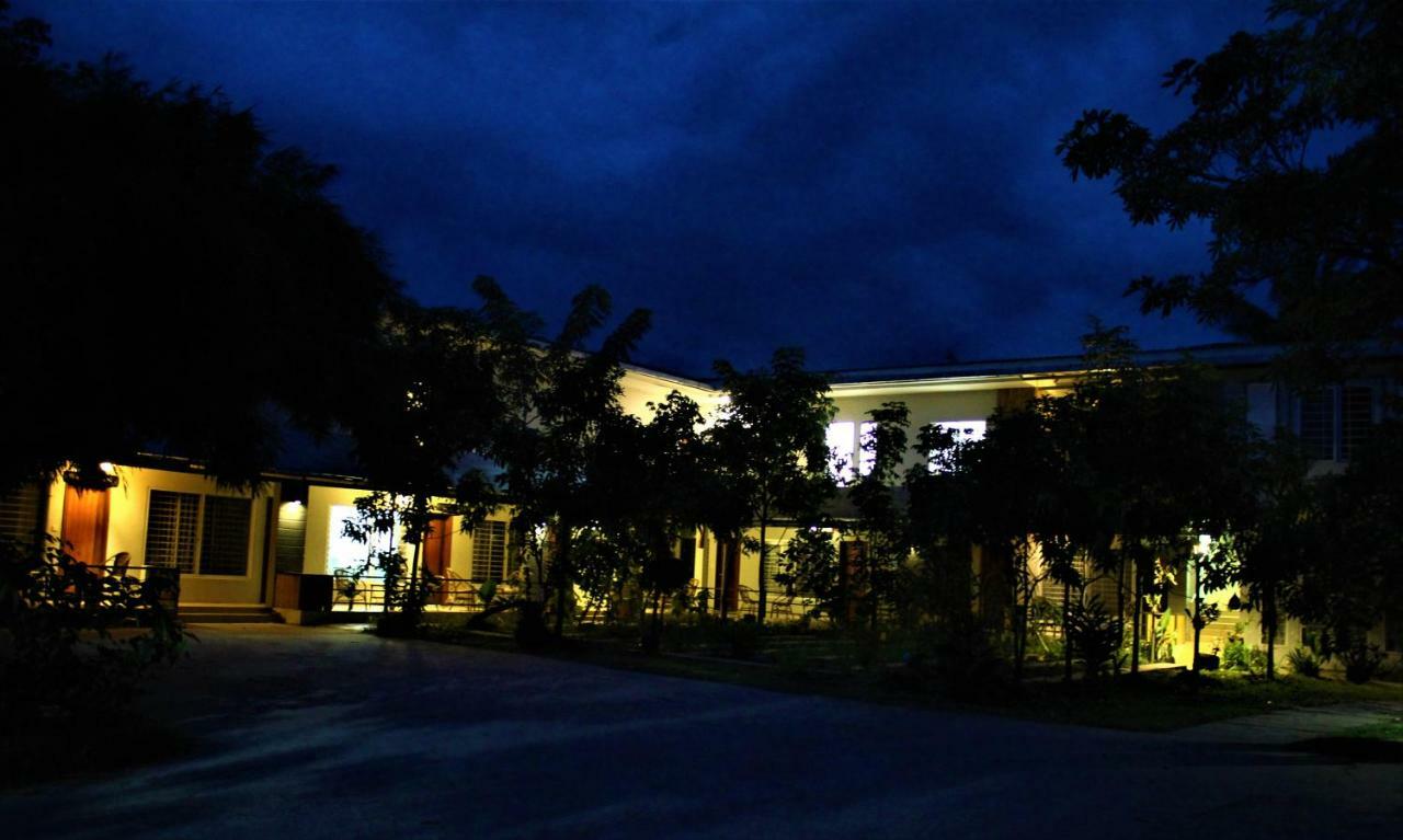My Parents Pensión Kampot Exterior foto